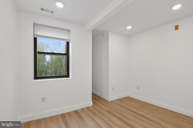 Building Photo - 712 N American St