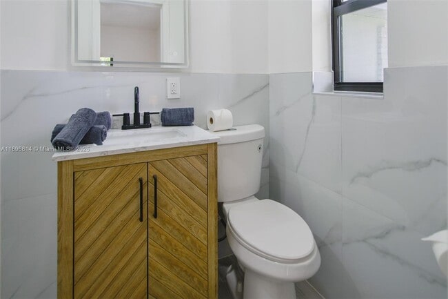 Building Photo - 655 NE 62nd St