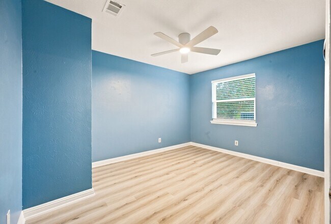Building Photo - 2016 Knollwood Ln