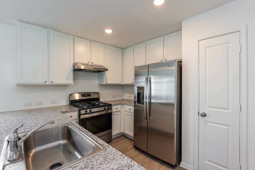 Building Photo - 13811 Weir Pl