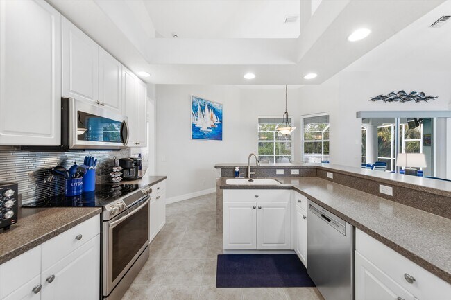 Building Photo - 3219 SW 7th Ln