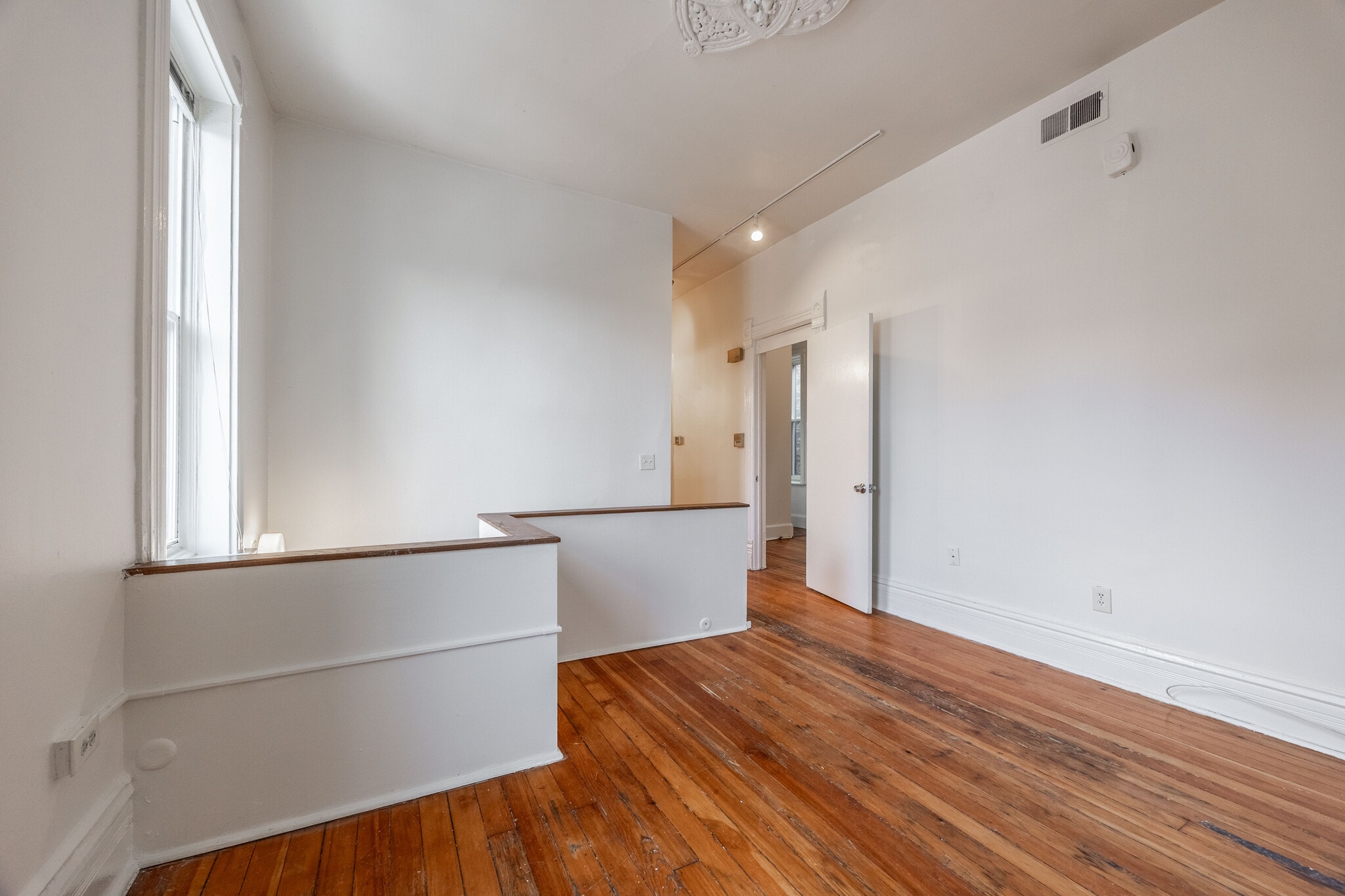 Building Photo - 2059 N Clifton Ave