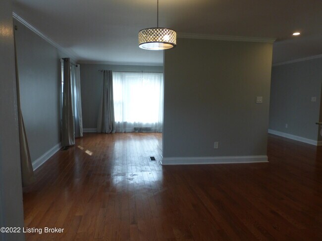 Building Photo - 701 Rudy Ln