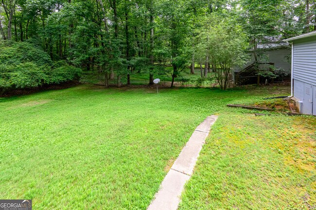 Building Photo - 2100 Whitebluff Way NE