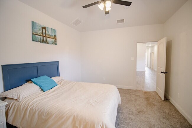 Building Photo - Spacious 3-Bedroom Duplex in South Lubbock