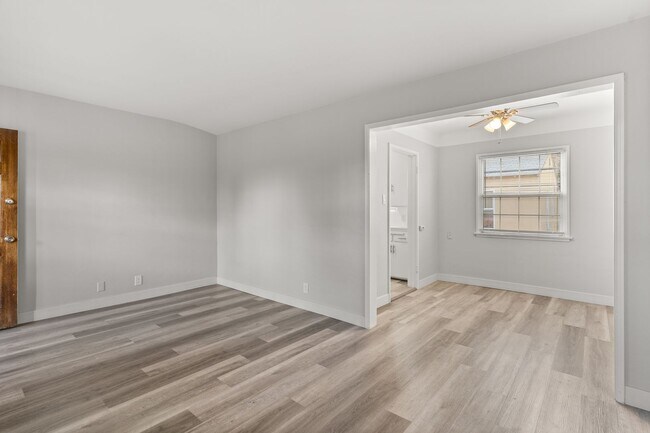 Interior Photo - 801-815 Saint Louis Avenue