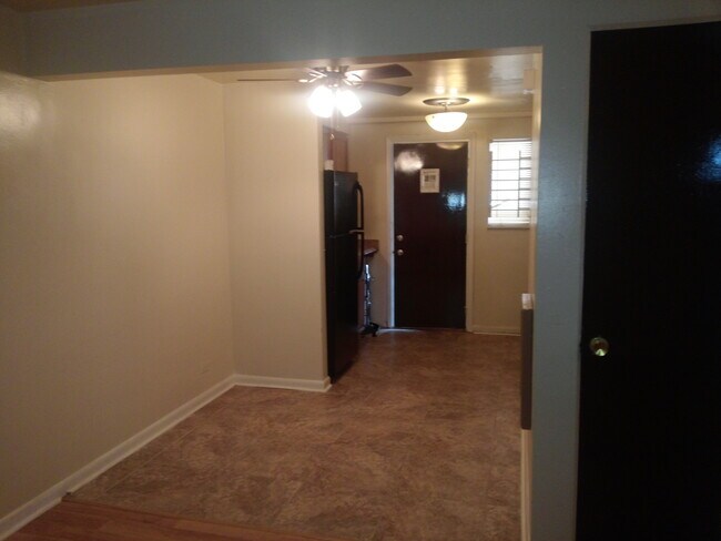 Building Photo - 8109 S King Dr