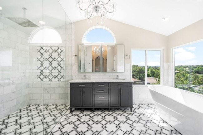 Building Photo - Luxury 6BD, 5BA Recently Remodeled Littlet...