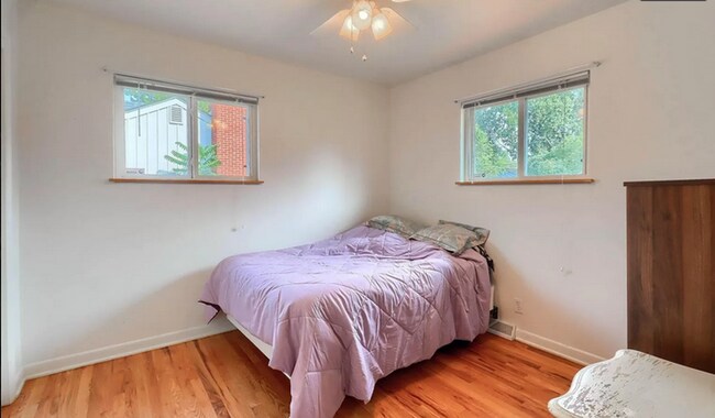 Building Photo - Huge room in a large shared home, private bathroom, great neighborhood, friendly roommates!