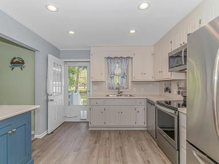 kitchen view: door to back porch and yard - 163 Parkview Dr