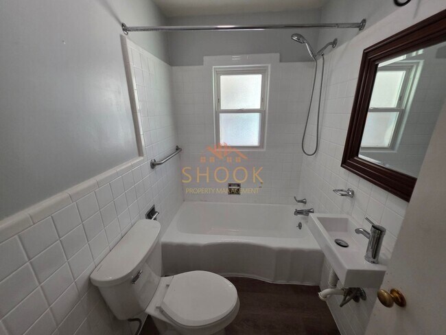 Building Photo - GORGEOUS ALL BRICK HOME CLOSE TO CAMPUS