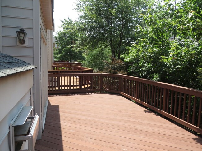 Building Photo - Beautiful Townhome - Vienna