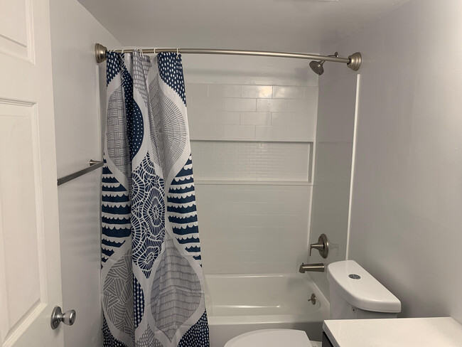 new tub/shower - 1714 Meadows Cir W