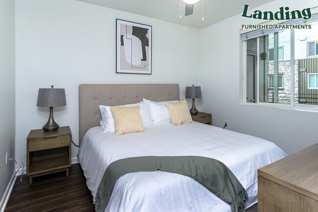 Building Photo - 1202 N 10th Pl