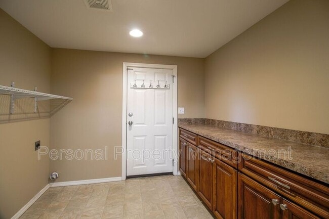 Building Photo - 5105 NE 78th St