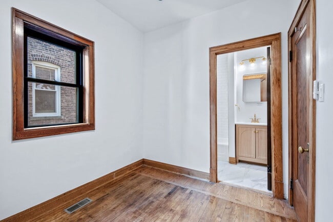 Building Photo - 2624 N Albany Ave