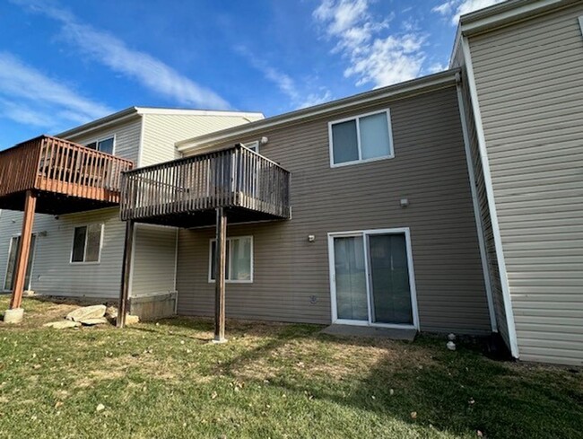 Building Photo - Beautiful Town Home + Deck & Patio + Easy ...