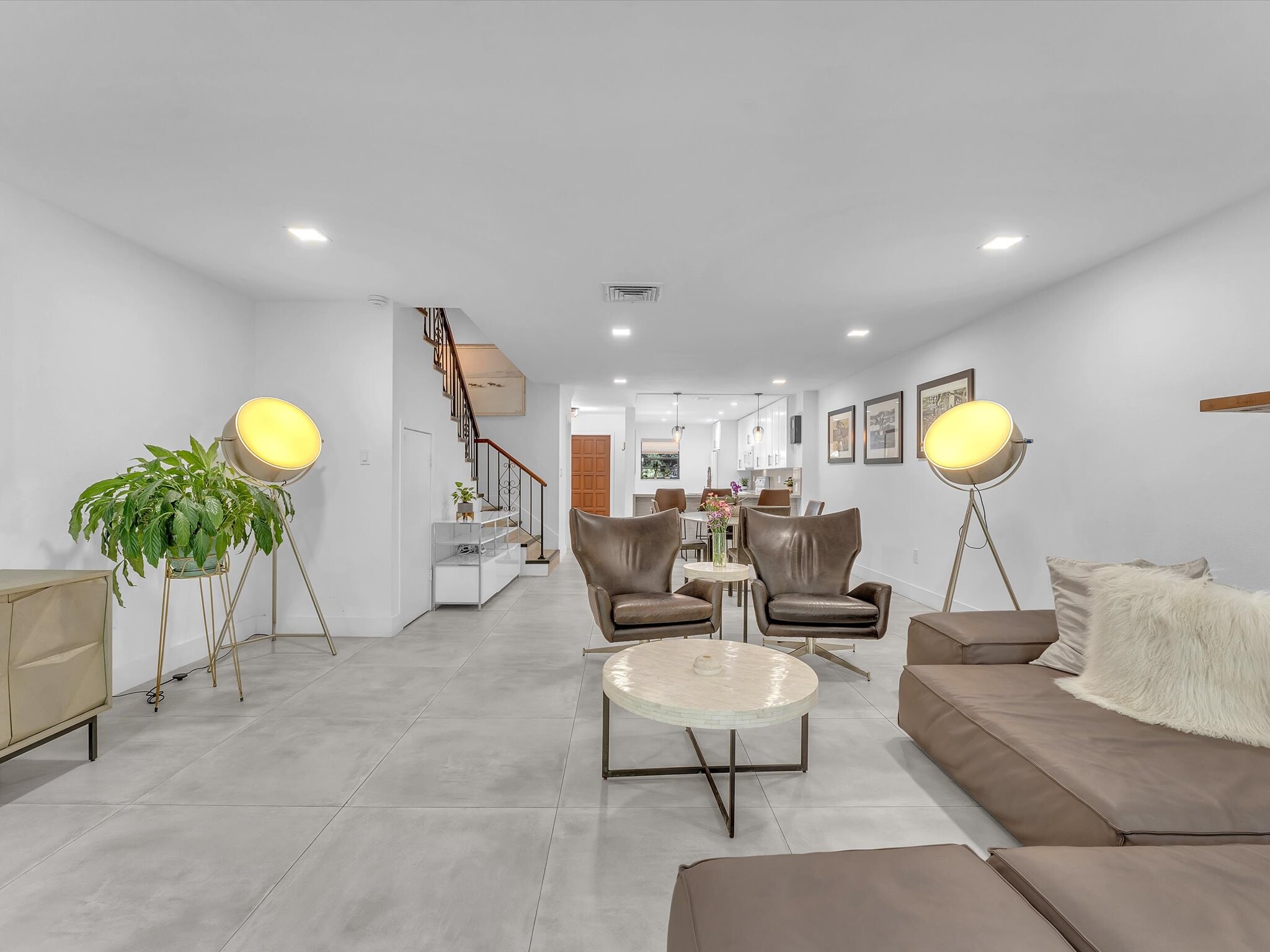 Building Photo - 4006 Estepona Ave
