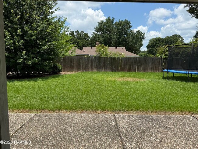 Building Photo - 204 Carolyn Dr