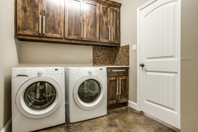 Building Photo - 3141 Greene Ave