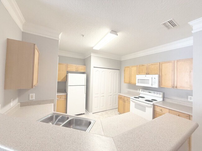 Building Photo - 8848 Villa View Cir