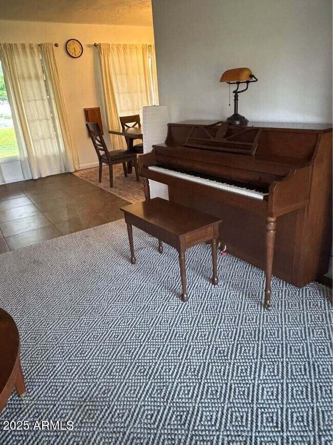 Building Photo - 4105 E Lewis Ave