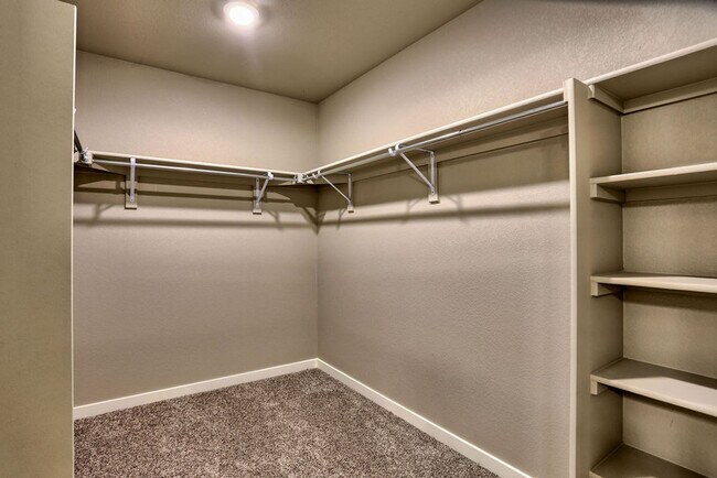 Building Photo - 4 Bedroom home in Windsor