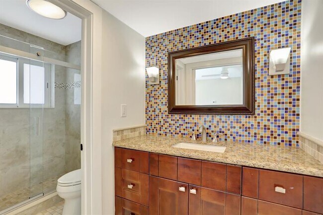 Building Photo - 2616 NE 26th Terrace