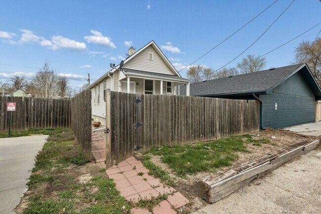 Building Photo - Next to Dog Bar!