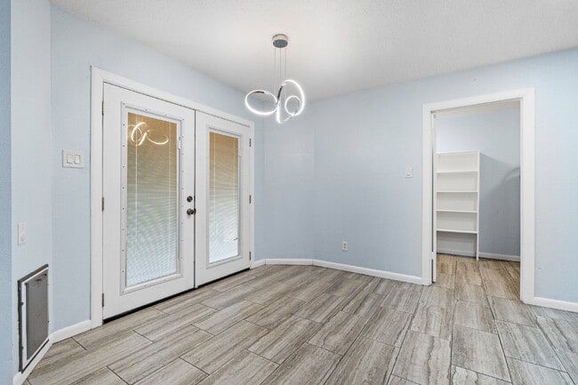 Building Photo - 16074 Walnut Creek Dr