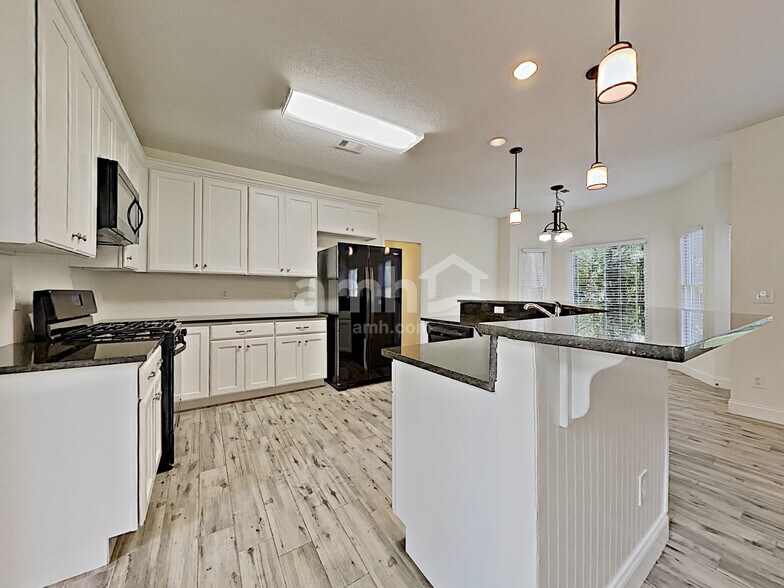 Building Photo - 4925 Heards Forest Dr NW