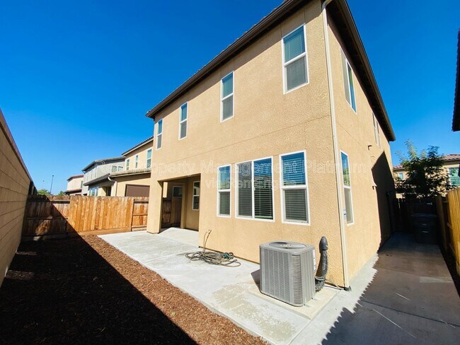 Building Photo - 2534 Mustang Dr
