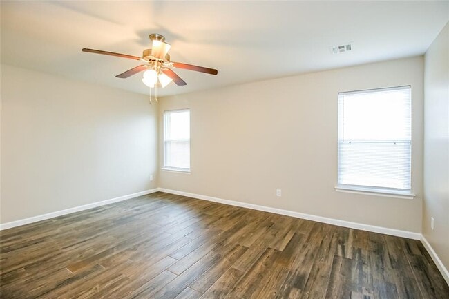 Building Photo - 7108 Meadow Lake Dr