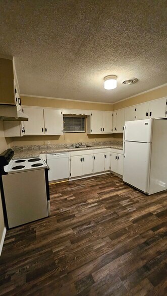 Building Photo - 134 Bates St NE