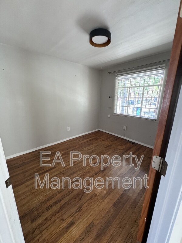 Building Photo - 505 7th St SW