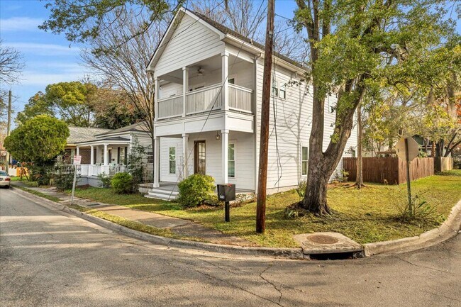 Building Photo - Downtown 4 bedroom home