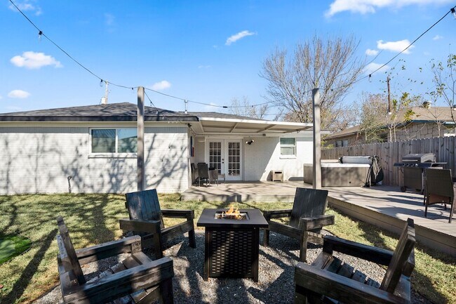 Building Photo - 3814 Seabrook St