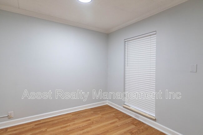 Building Photo - 407 Canberra Dr