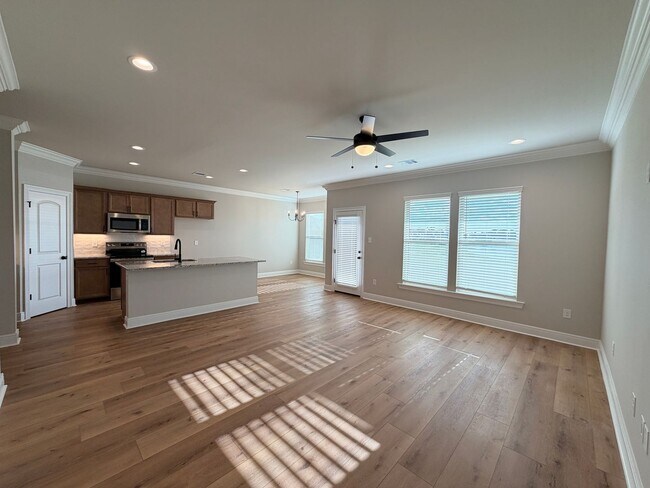 Building Photo - 816 Venecia Dr