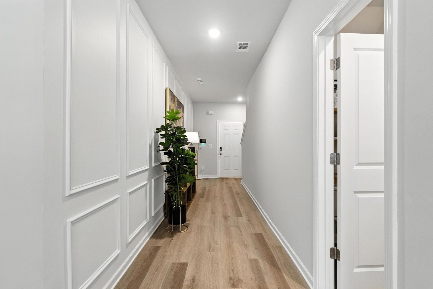 Building Photo - 611 W Vincent Dr