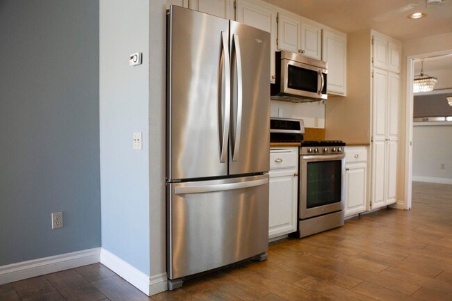 Building Photo - 40588 Clover Ln