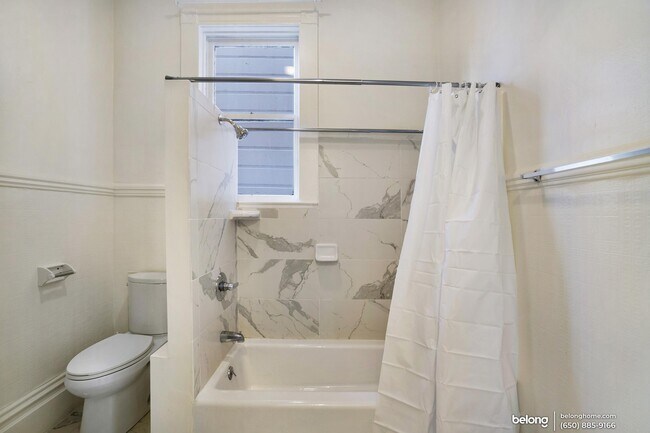 Building Photo - 1618 Grove St