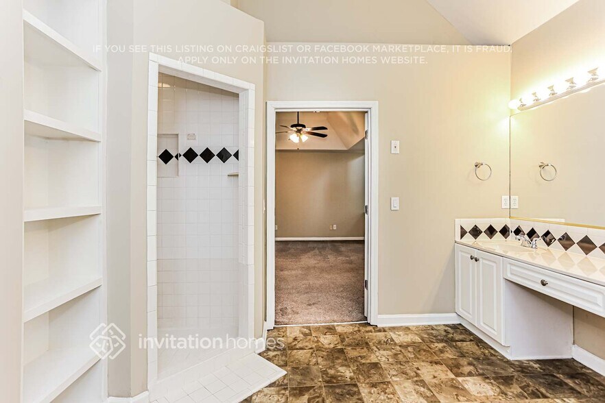 Building Photo - 2205 Thicket Ct