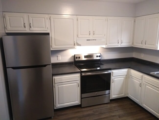 Kitchen - 4413 E Patrick Rd