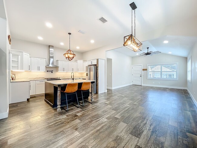 Building Photo - 389 S Central Ave