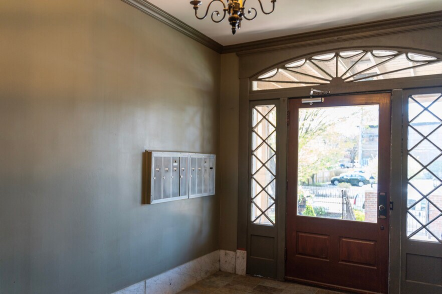 Building Photo - 1231 Bardstown Rd