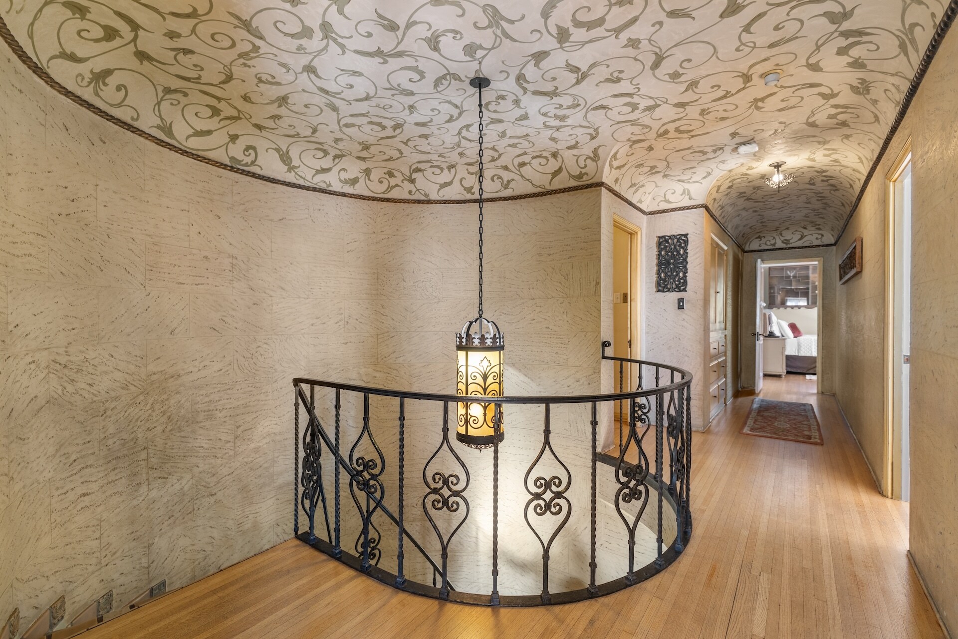 Building Photo - 2856 Glendower Ave