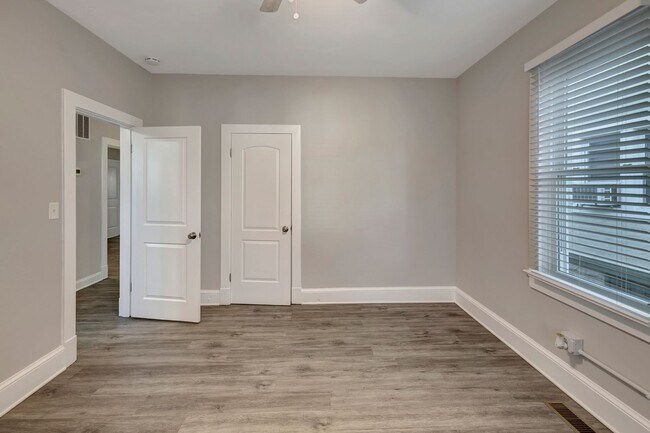 Building Photo - Beautiful Cape Cod 5 Bedroom