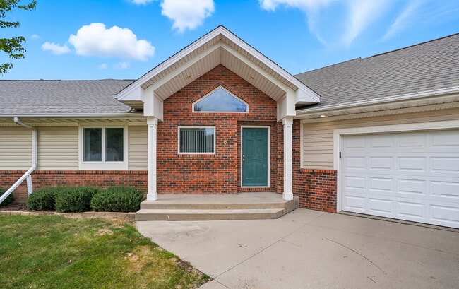 Building Photo - 8 Redtail Ct