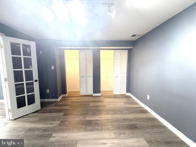 Building Photo - 10196 Breezeway Dr